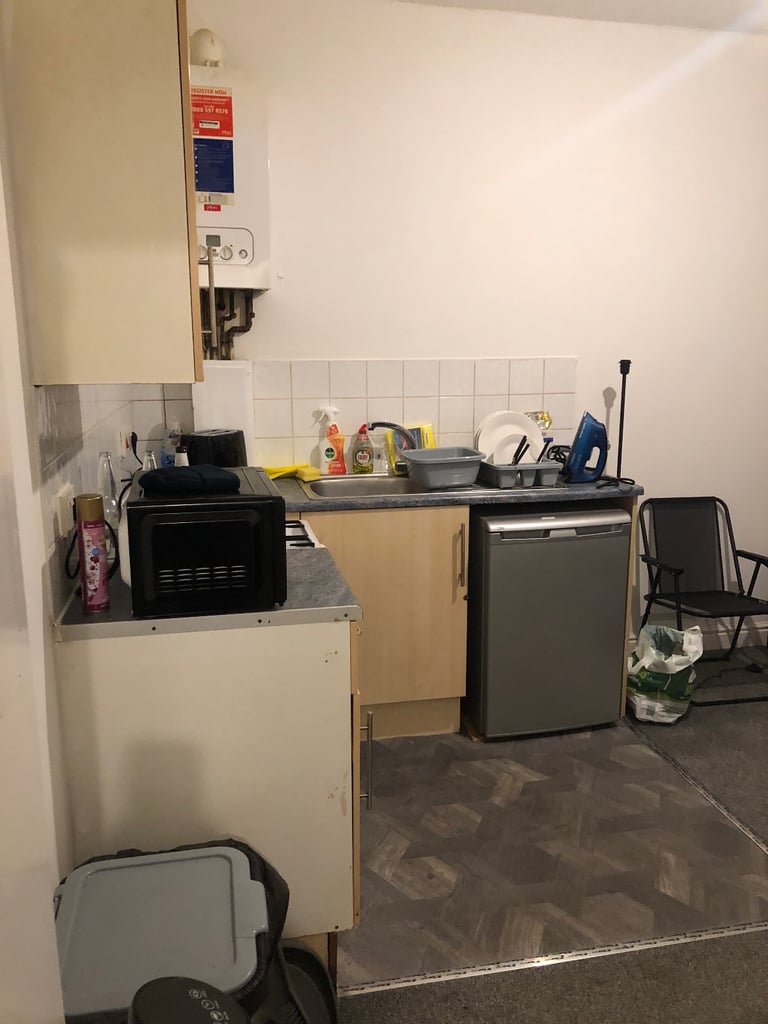 1 bed flat in Crumpsall M8 4GZ