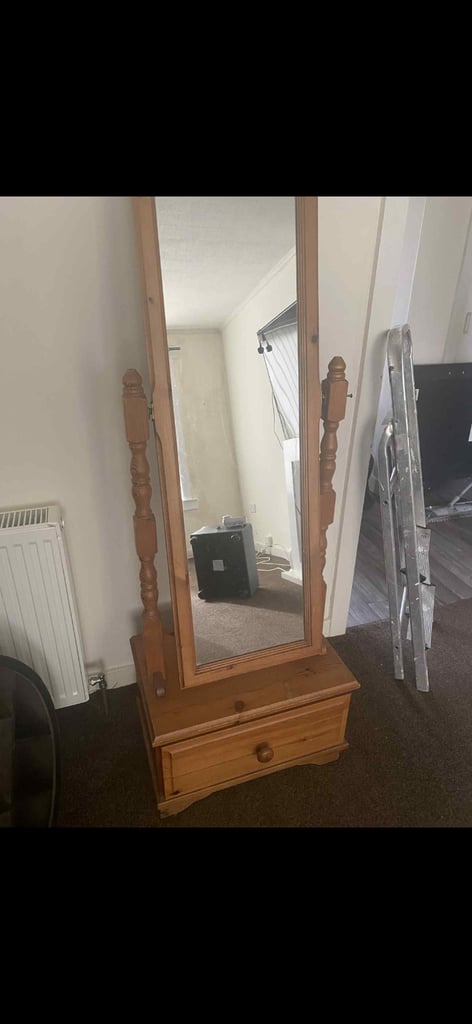 image for Up right mirror 