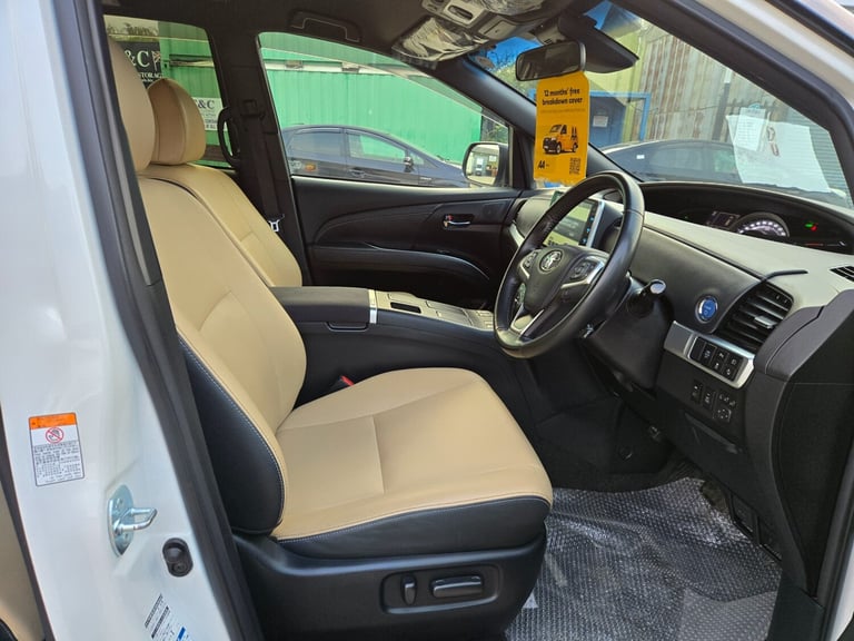 2017 Toyota Estima Aeras Premium leather pack  MPV Hybrid Electric Manual