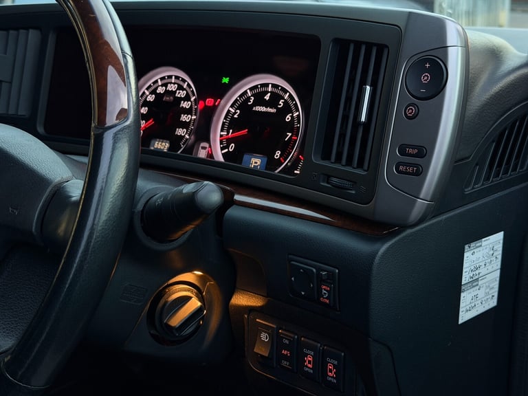 2008 Nissan Elgrand E51 HIGHWAY STAR 360 Camera 3.5 Petrol 8 Seater Full Leather Apple CarPlay  M...