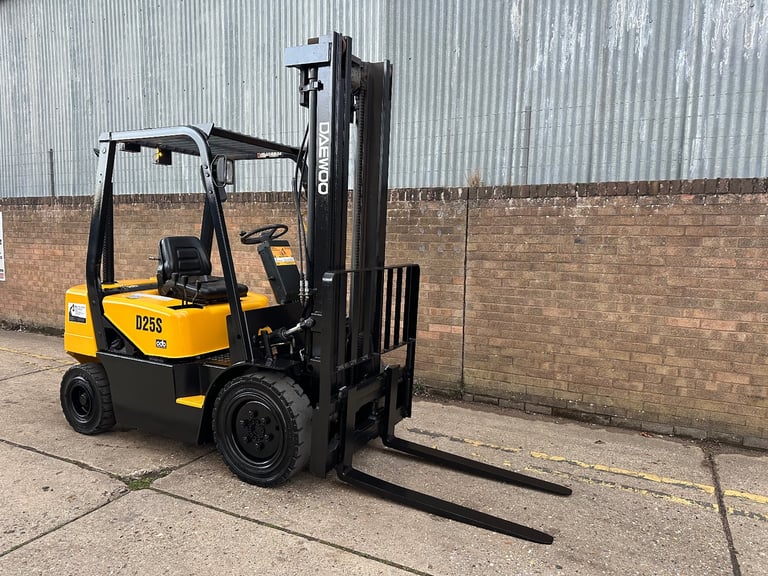 2004 Daewoo 2.5t diesel forklift, sideshift, good tyres 