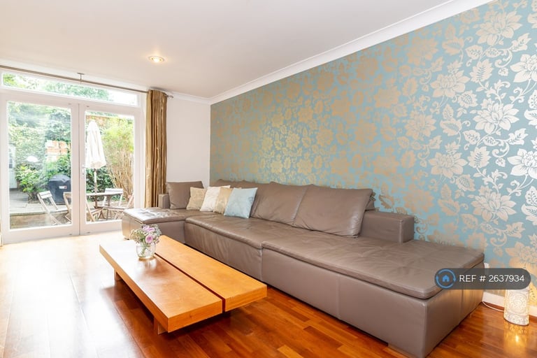 3 bedroom house in Trinity Road, London, SW17 (3 bed) (#2637934)