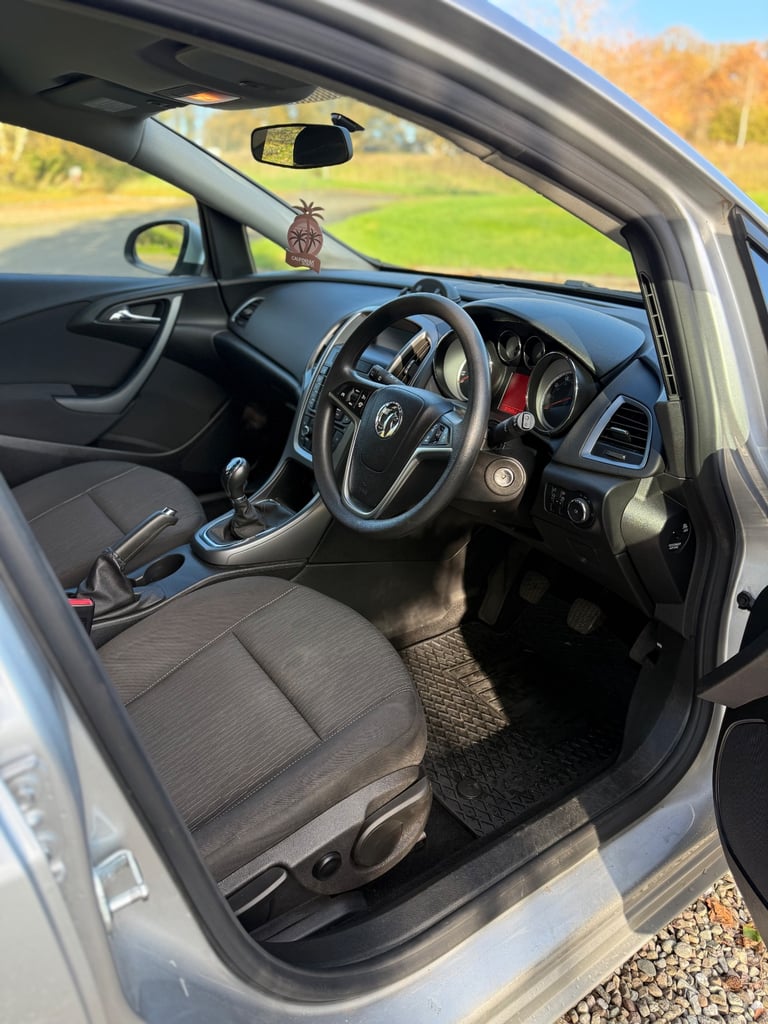 Vauxhall, ASTRA, Estate, 2015, Manual, 1598 (cc), 5 doors