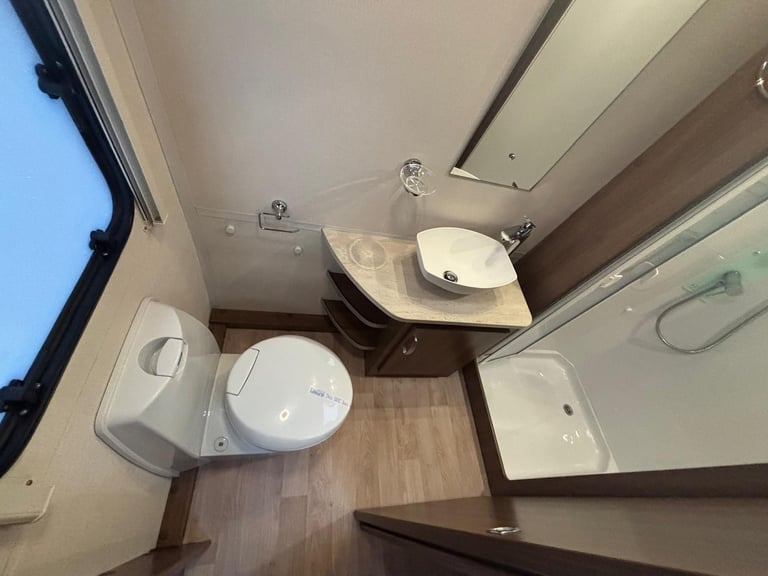 2019 VENUS 570-4, LIGHT WEIGHT FIXED BED, ONE OWNER, MOVER, ............NOW SOLD