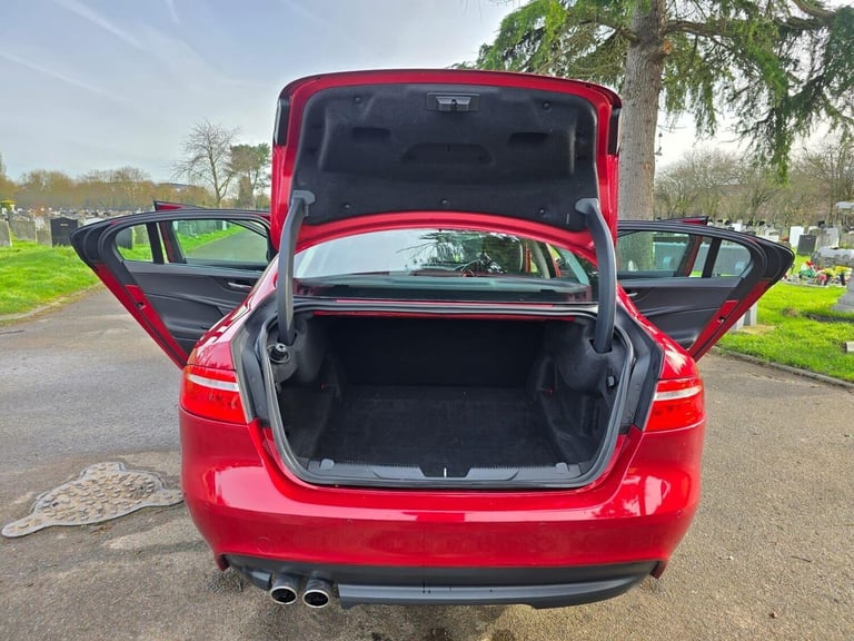 2017 Jaguar XE 2.0d Prestige Auto Euro 6 (s/s) 4dr Saloon Diesel Automatic