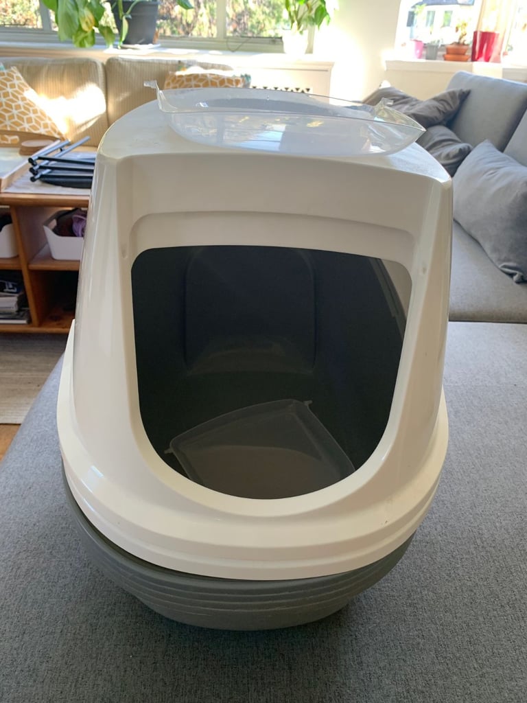 Cat accessories - some free! Scratching post, litter boxes, cat litter