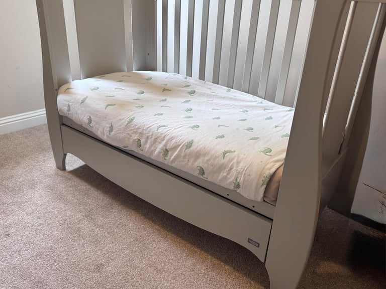 Tutti Bambini Roma Sleigh Cot Bed + Chest of drawers 