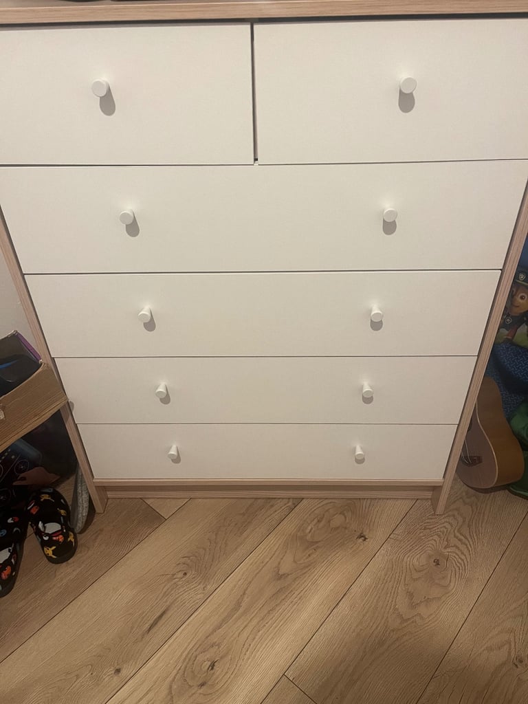 Set of draws n wardrobe 