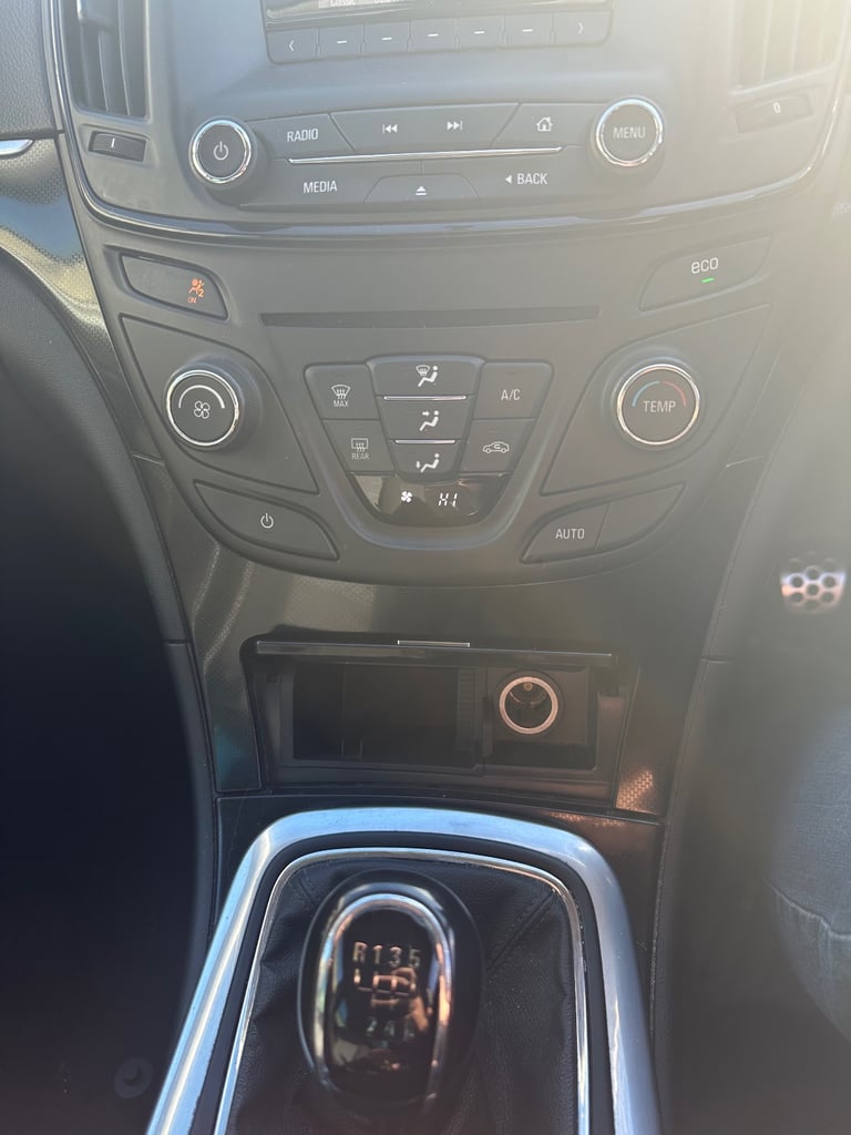 Vauxhall, INSIGNIA, Hatchback, 2015, Manual, 1956 (cc), 5 doors