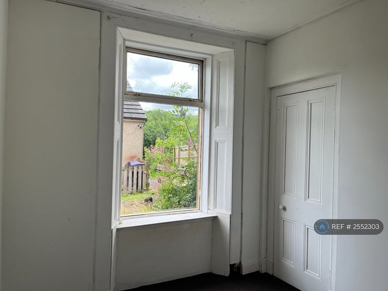 1 bedroom flat in East Main Street, Darvel, KA17 (1 bed) (#2552303)