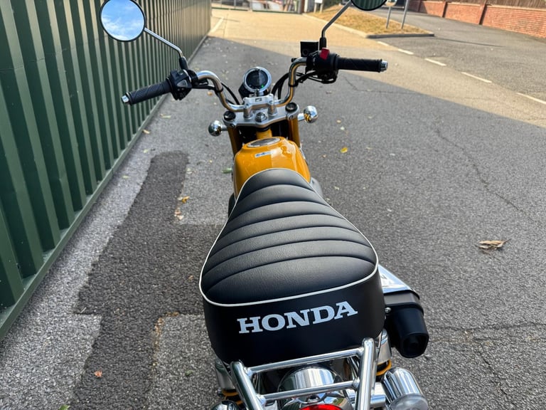 Honda Z125 MA-K Monkey Bike 2019 Yellow and White 1 Owner 880 Miles Rack Fitted
