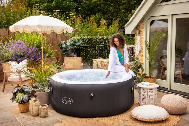 Hot tub available for hire