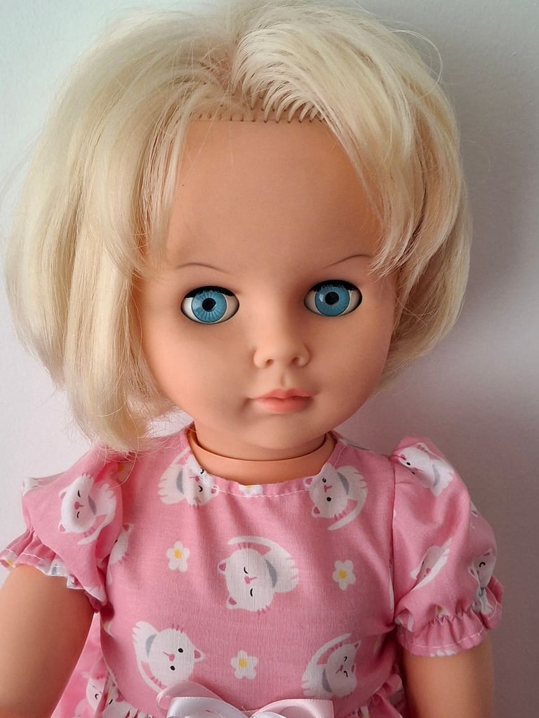 image for A LOVELY 24 inches TALL VINTAGE PALITOY BLUE EYED DOLL 