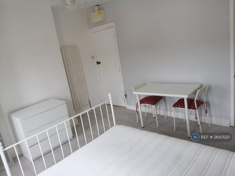 Studio flat in Bristow Road, Hounslow, TW3 (#2643520)