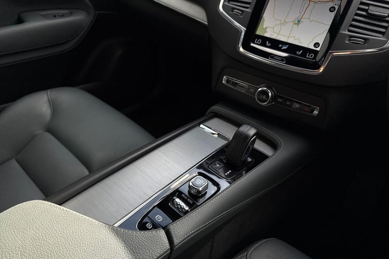 2021 Volvo XC90 2.0 B5 MHEV Momentum SUV 5dr Diesel Hybrid Auto 4WD Euro 6 (s/s) (235 ps) ESTATE ...
