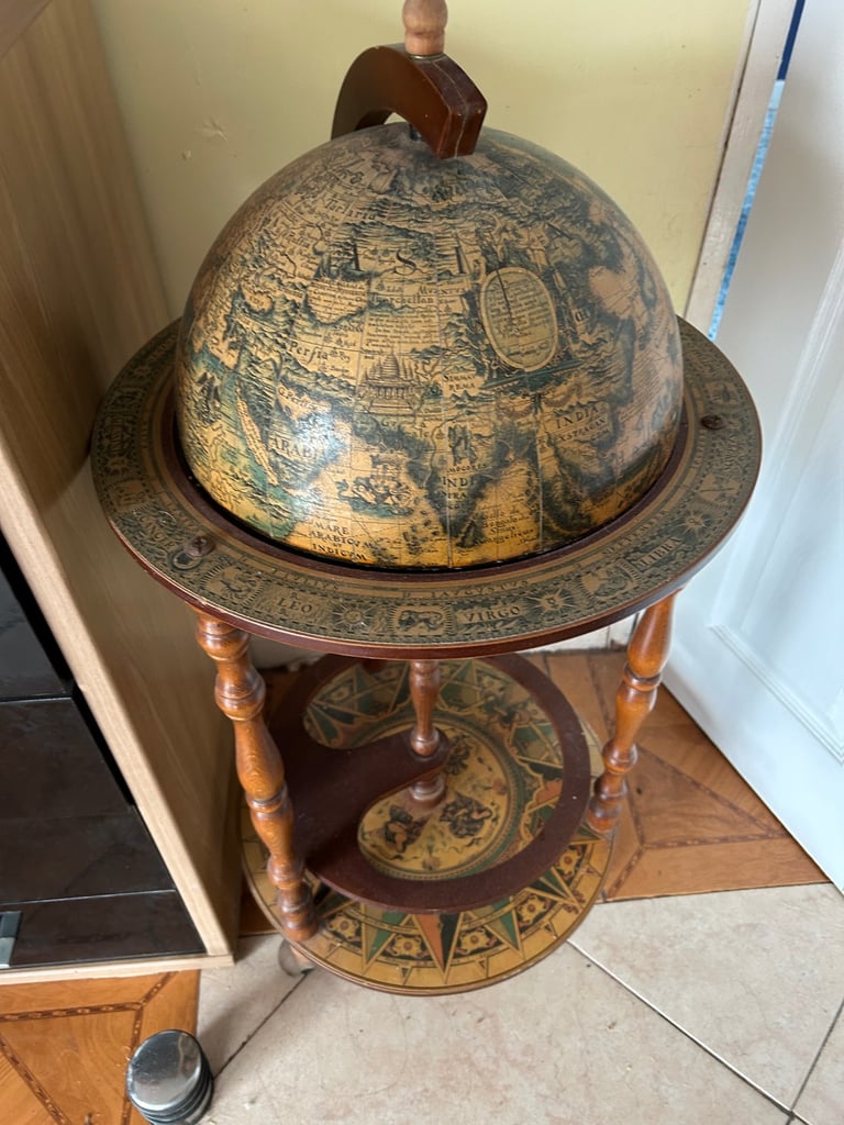 Wood globe drinks cabinef