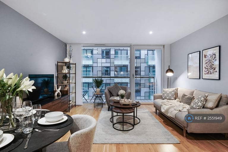 image for 1 bedroom flat in Colbalt Point, London, E14 (1 bed) (#2551949)