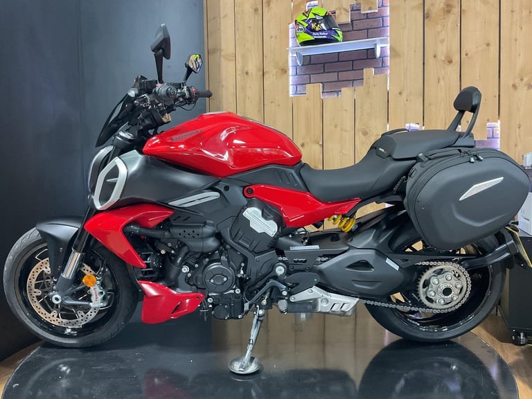 Ducati Diavel V4 TOURING 2024 just 3000 Miles! 1 Owner! FREE UK DELIVERY! Superb