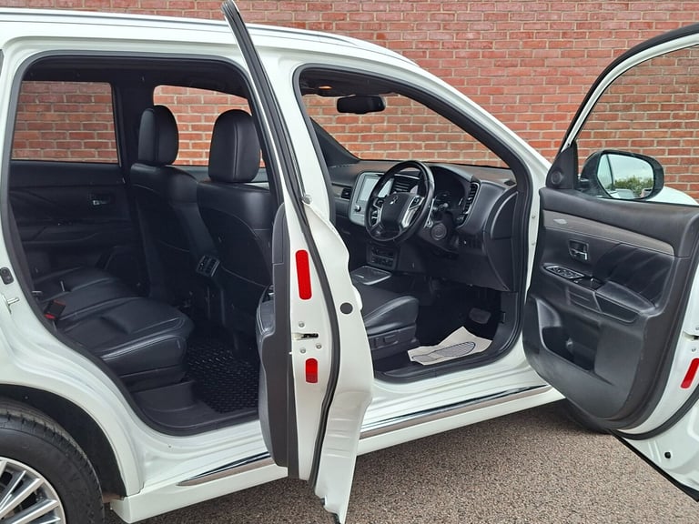 2021 21 Mitsubishi Outlander 2.4 PHEV Dynamic CVT Auto 4WD 13.8kWh. 1 Owner.