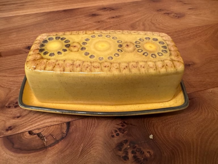 Dinner Service of Franciscan Honeycomb stoneware, made in England. Vintage 1970's