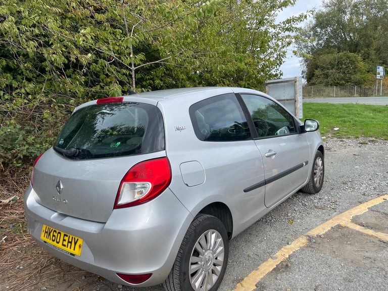 RENAULT CLIO 1.2 I-MUSIC 60 REG SILVER 3 DOOR 12 MONTHS MOT LOW INSURANCE 48+MPG