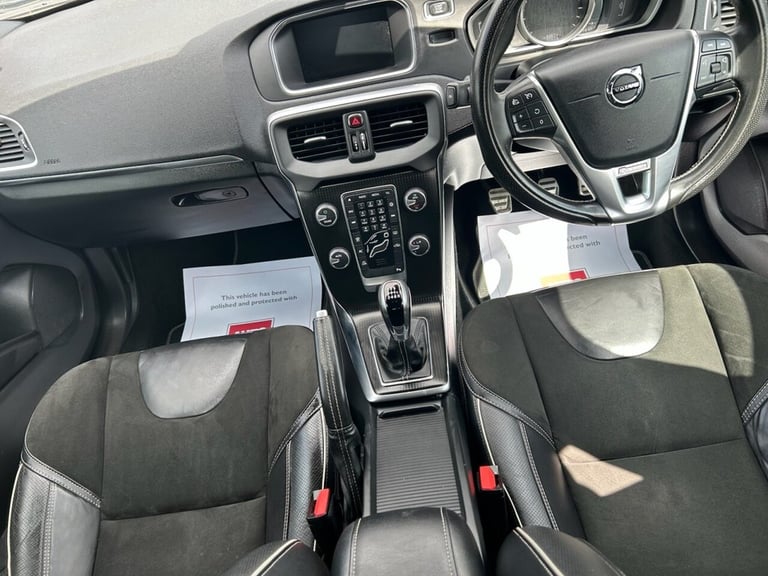 2017 Volvo V40 2.0 T2 R-Design Nav Plus Hatchback 5dr Petrol Manual Euro 6 (s/s) (122 ps) Hatchba...