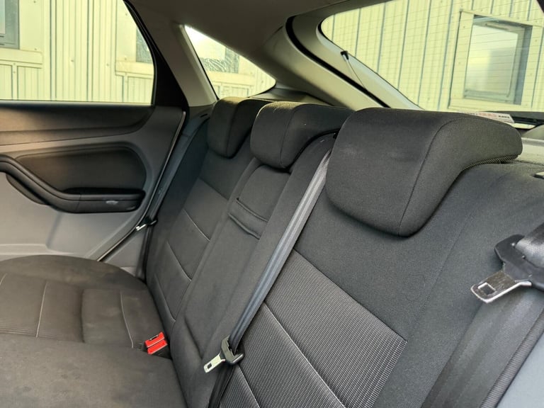 2010 Ford Focus 1.6 Titanium 5dr Auto HATCHBACK PETROL Automatic