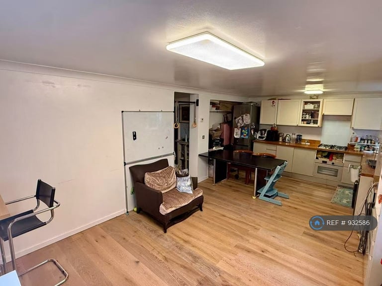 2 bedroom flat in Radley House, Oxford, OX2 (2 bed) (#932586)