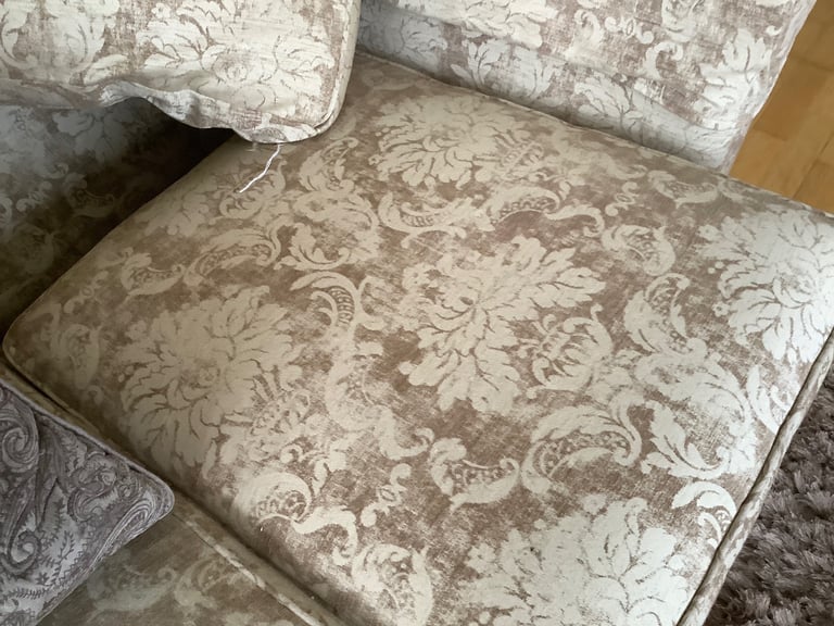 Beautiful Marks & Spencer 2 seat sofa & 2 Chairs