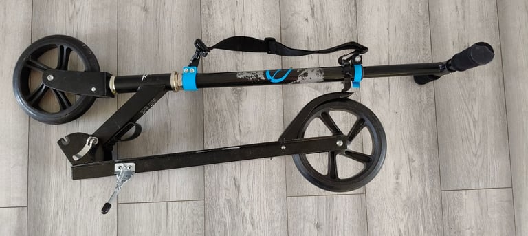 No Fear foldable scooter with holding strap over 7 years