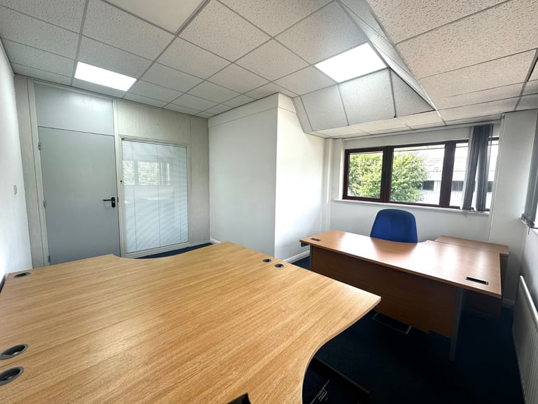 Serviced Offices Studio Storage Space Watford 24/7 Access - Parking & Bills Included OCTOBER FREE