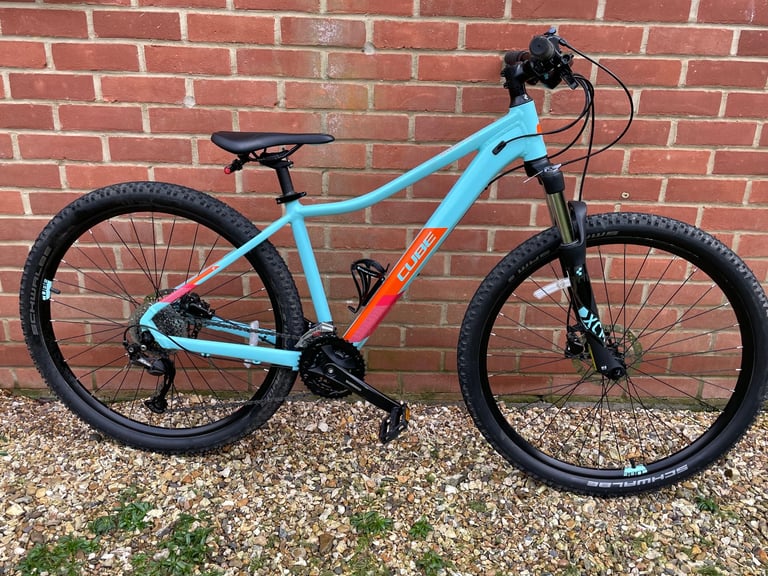 Ladies cube pro bike