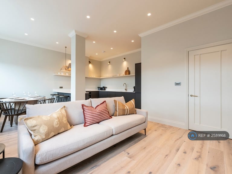 2 bedroom flat in Heath Road, London, TW1 (2 bed) (#2589168)