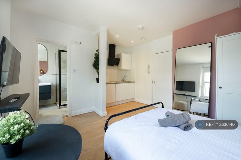 Studio flat in Kensington Gardens Square, London, W2 (#2636140)