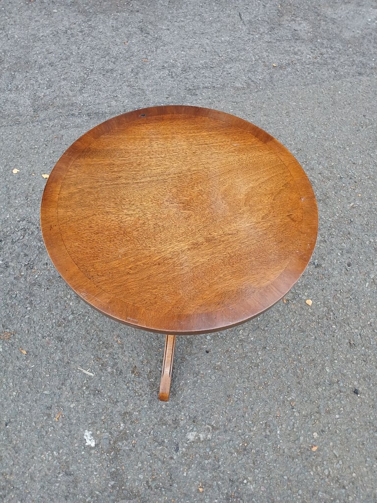 Lovely Mahogany Bevan Funnell Side Table