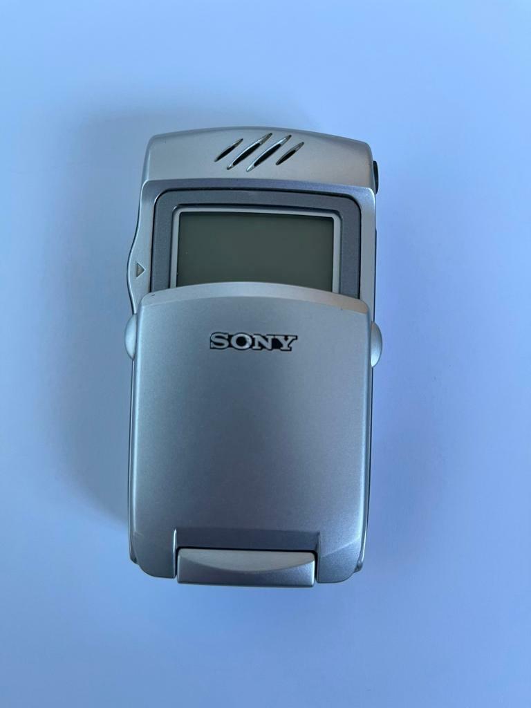 Sony CDM-Z7 (Rare Vintage Phone). 