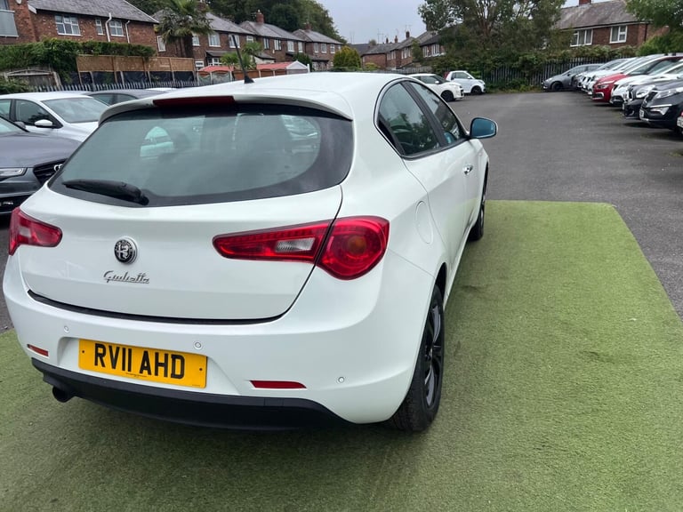 2011 Alfa Romeo Giulietta 1.4 TB MultiAir Lusso Euro 5 (s/s) 5dr HATCHBACK Petrol Manual