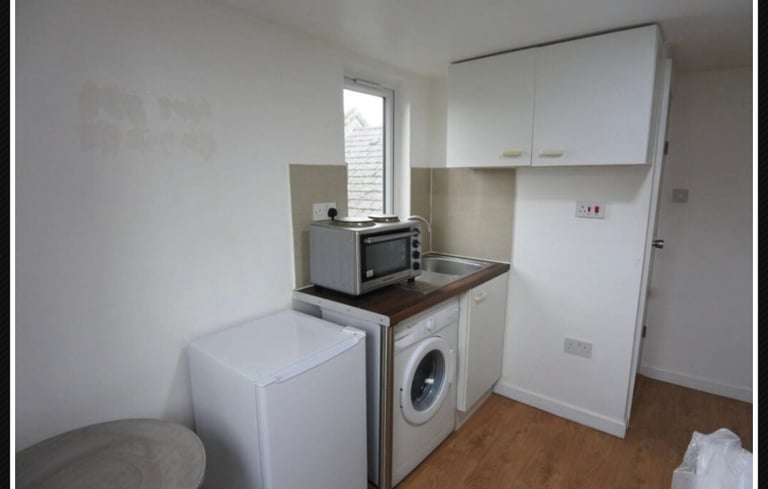 SMALL STUDIO FLAT CHAPTER ROAD DOLLIS HILL NW2 