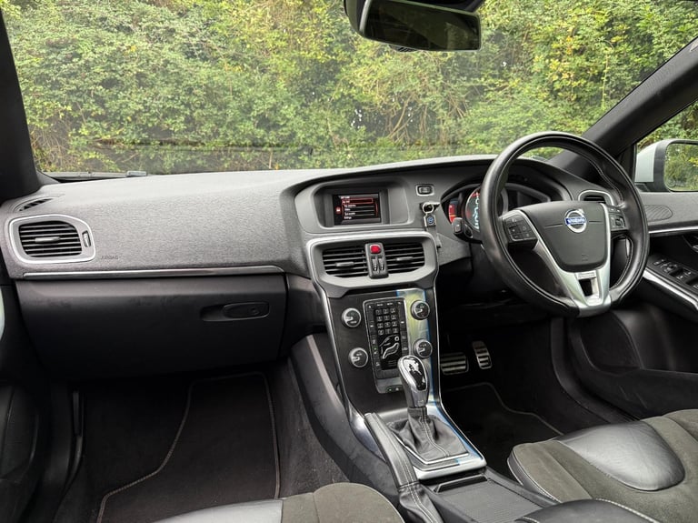 Volvo V40 2.0 D2 R-Design Auto Euro 6 5dr DIESEL AUTOMATIC 2015/65