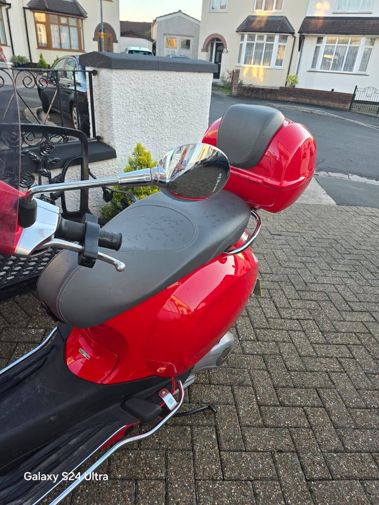 Piaggio, VESPA, 2015, 124 (cc)