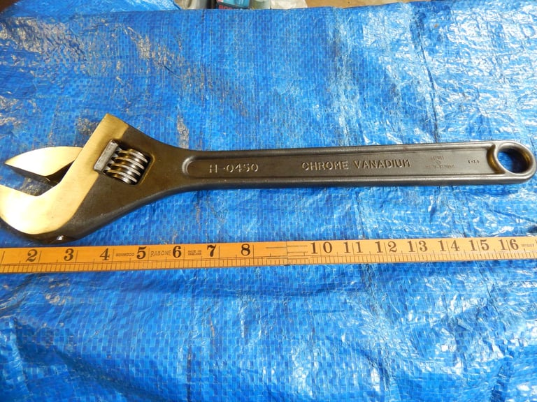 Very large adjustable spanner - 450mm/18" length