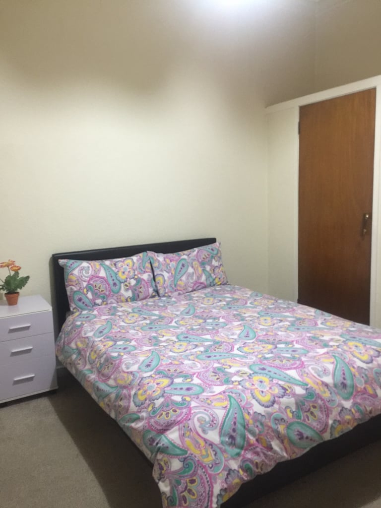  Spacious 3-Bed Flat in Dalry – Quiet Location, Excellent Transport Links