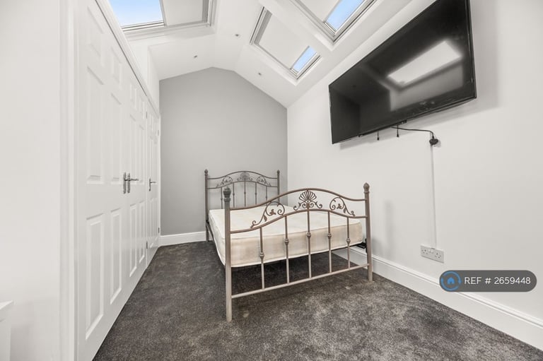 2 bedroom flat in Montpellier Terrace, Scarborough, YO11 (2 bed) (#2659448)