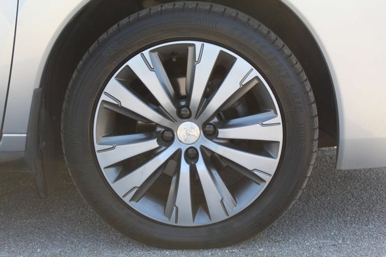 2015 Peugeot 3008 1.6 3008 Active e-HDi Semi-Auto 5dr SUV Diesel Automatic