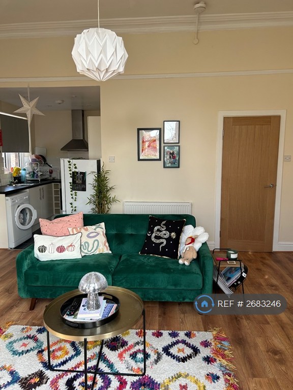 1 bedroom flat in Parkfield Road, Aigburth, Liverpool, L17 (1 bed) (#2683246)