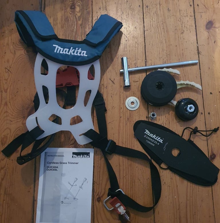 For sale is Makita DUR369A 36V grass trimmer/shrubs cutter. 