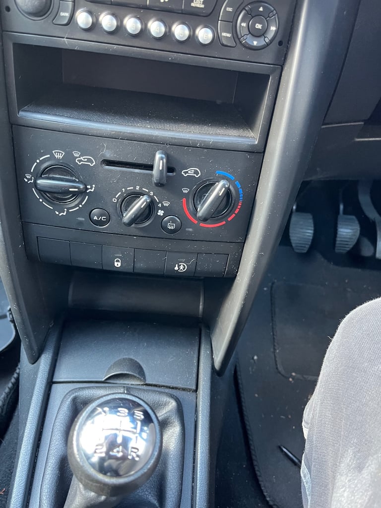 Peugeot, 207, Hatchback, 2007, Manual, 1360 (cc), 5 doors