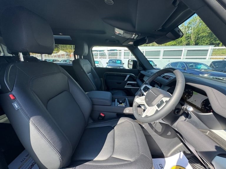 2022 72 LAND ROVER DEFENDER 3.0 D250 MHEV X-DYNAMIC SE 3dr Diesel 18,500 miles