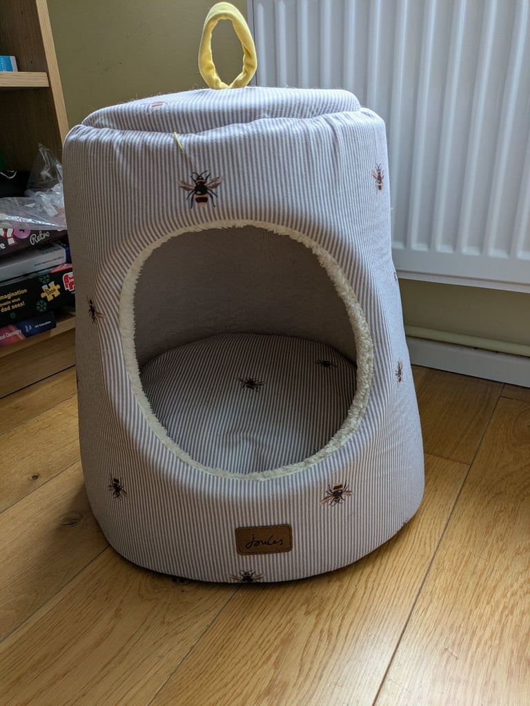 Joules cat bed