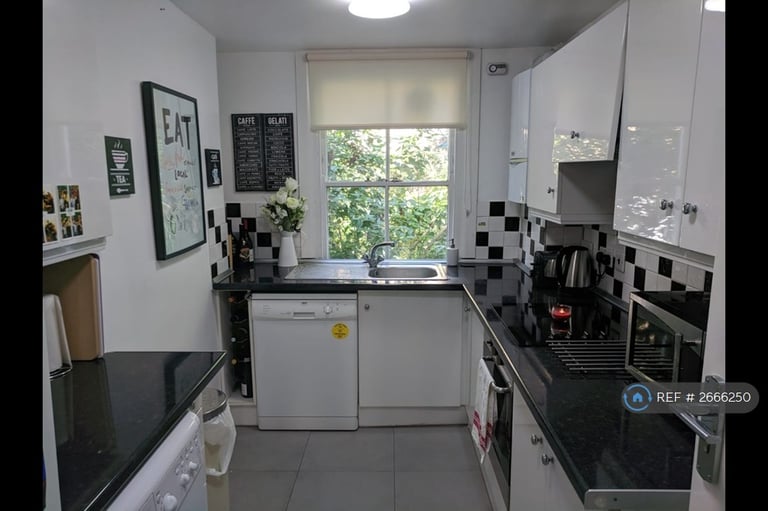 1 bedroom flat in Lanacaster Road, London, W11 (1 bed) (#2666250)